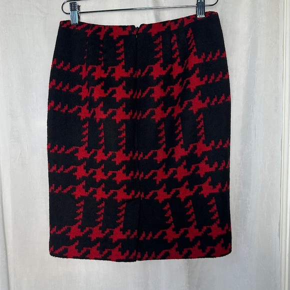 3/$20💥 Talbots Wool  Red & Black Plaid Houndstooth Print Mini Pencil Skirt 2P - Picture 3 of 16